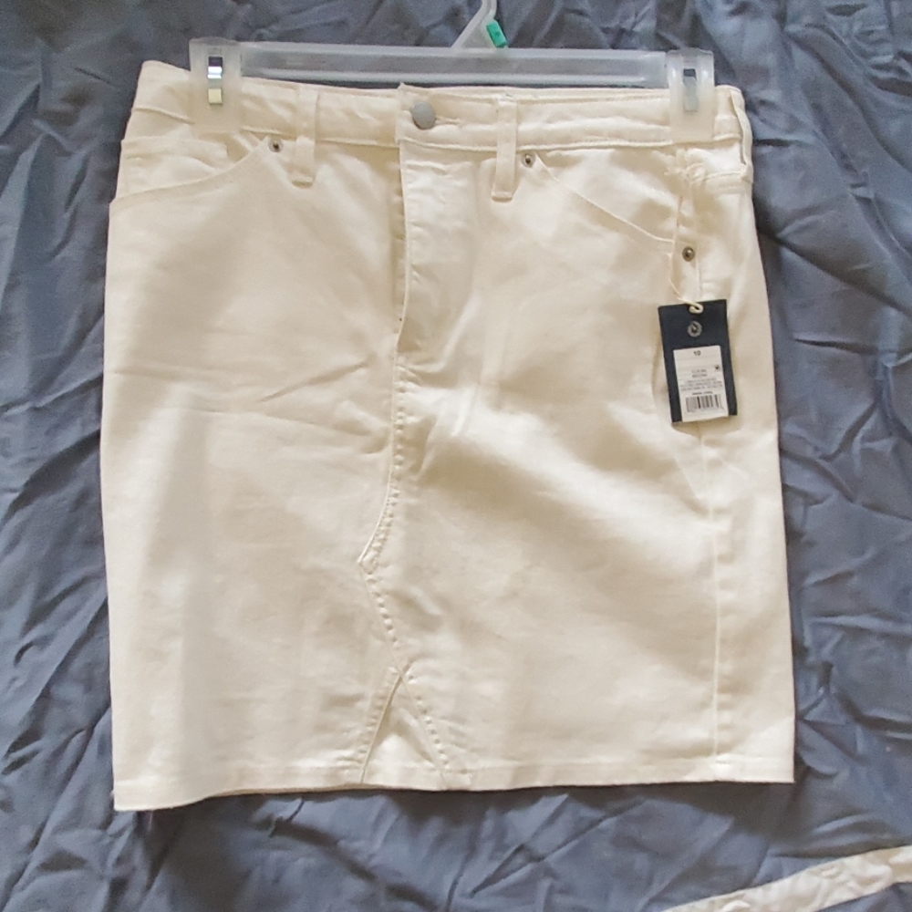 White denim jean skirt.